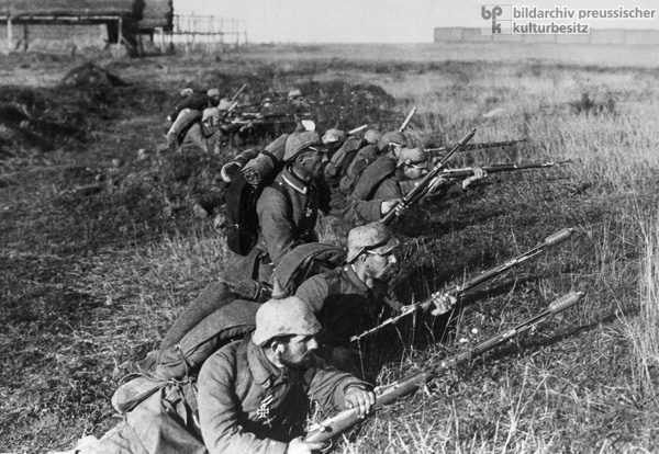 German Infantrymen on the Frontline with Weapons at the Ready (1914)